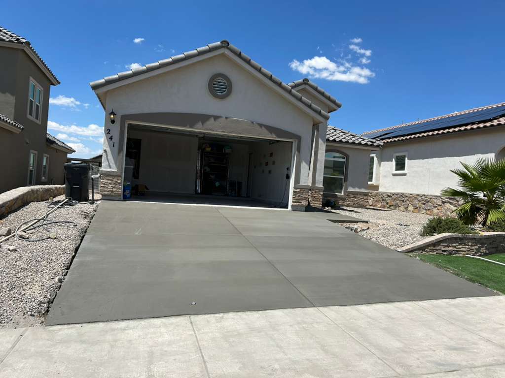 Residential concrete driveway contractor in El Paso