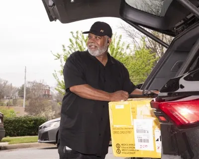 Professional courier tracking delivery with chain-of-custody compliance