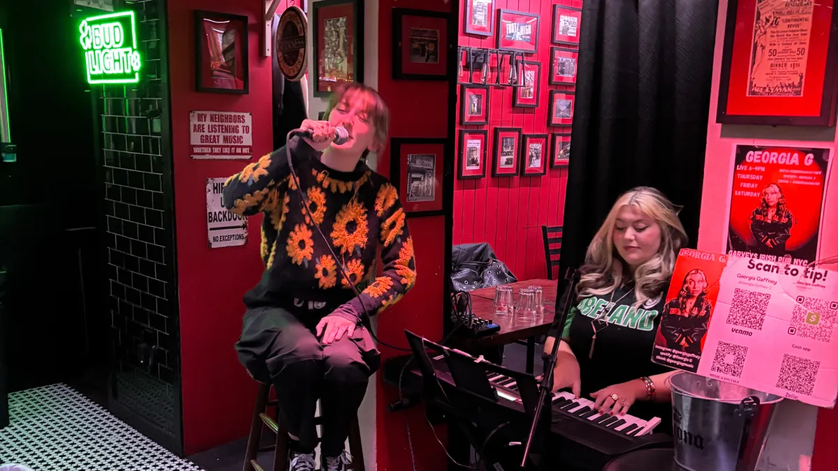 Irish pub with live entertainment Times Square NYC