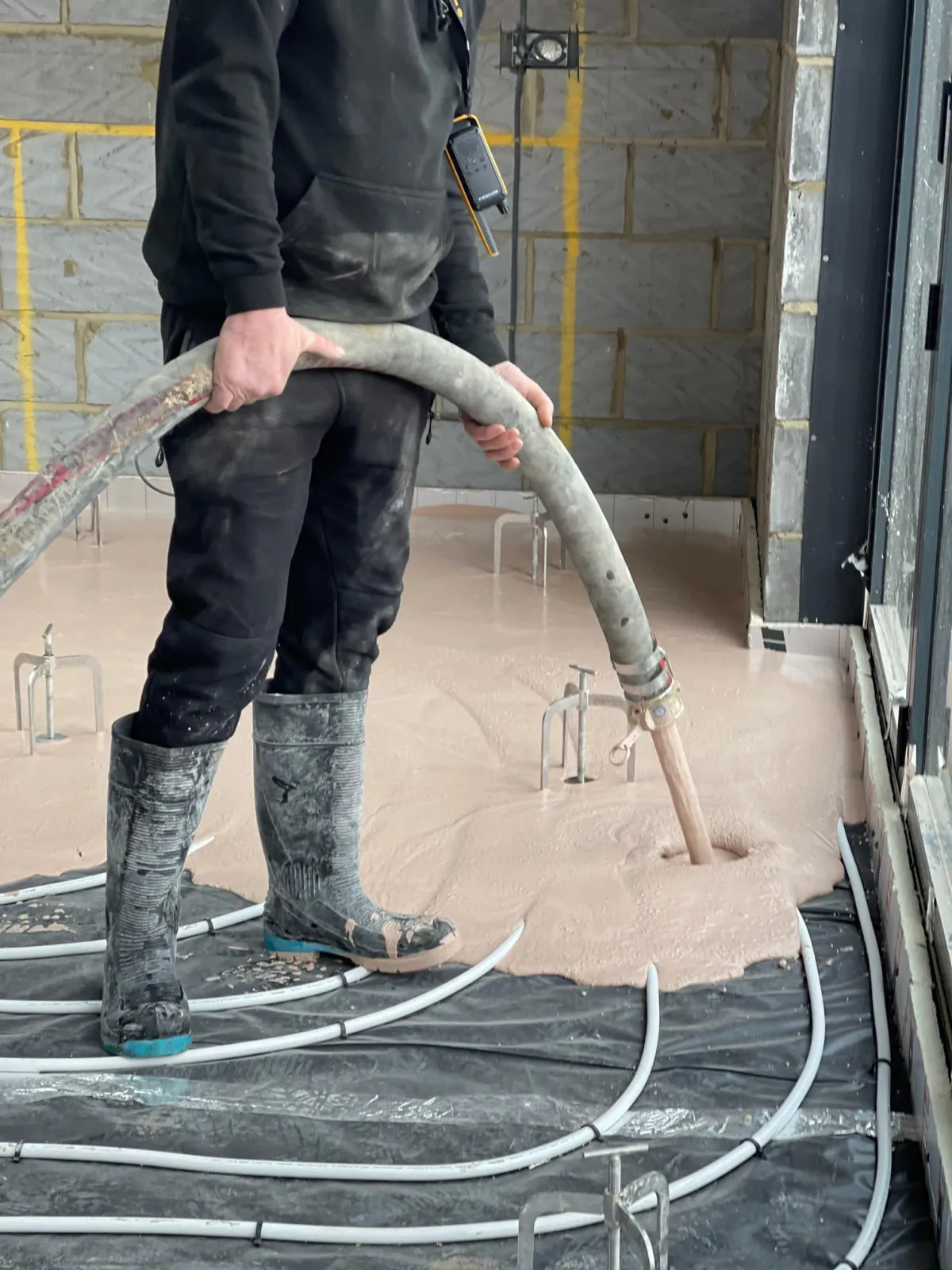 Liquid Screed Drying Time Explained: Full Timeline, Myths & How to Speed It Up Safely