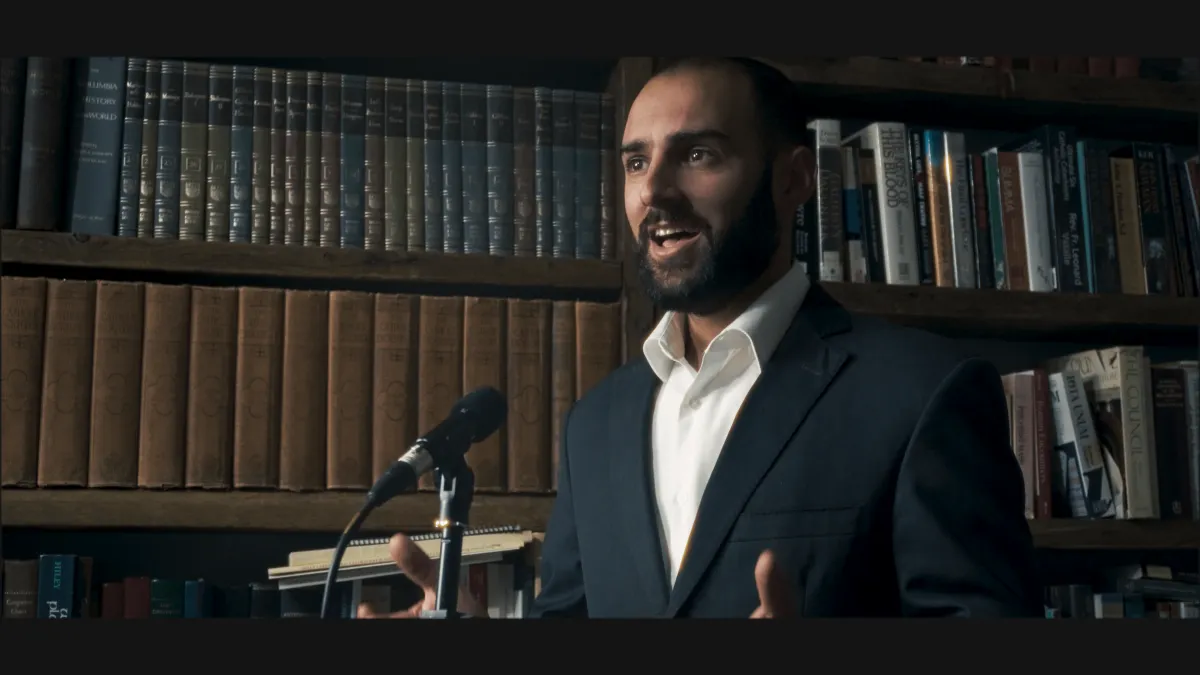 Waist-up portrait of a single singer for hero section