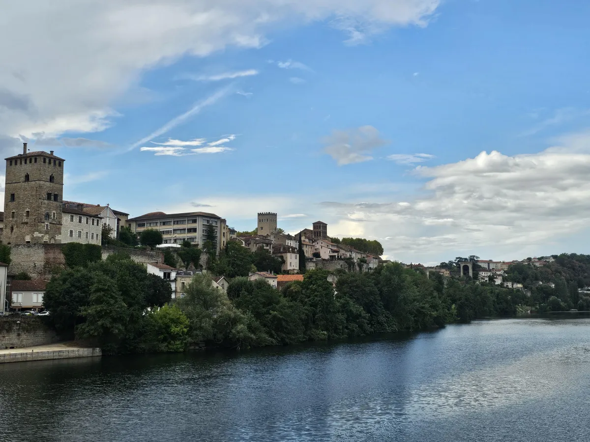 Lanjarón Balneario, thermal spa, mineral-rich waters, hydrotherapy, wellness retreat, Sierra Nevada, hot springs, holistic healing, relaxation, Andalusia spa, spa treatments, saunas, steam rooms, stress relief, muscle recovery, natural springs, health benefits, affordable spa, wellness escape, rejuvenation, Sierra Nevada activities.