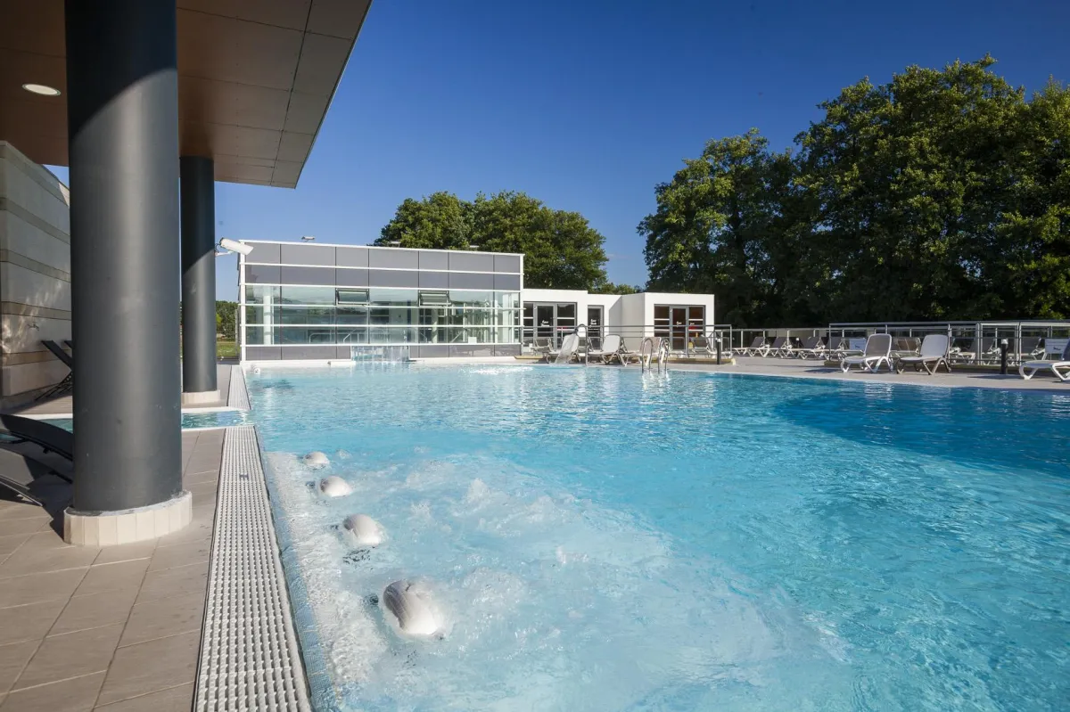 Lanjarón Balneario, Sierra Nevada spa, thermal waters, hydrotherapy, muscle recovery, ski and spa, hiking recovery, horse riding spa, relaxation, wellness retreat, steam rooms, mineral baths, adventure recovery, Andalusia spa, hot springs, circulation boost, stress relief, holistic healing, outdoor relaxation, post-ski recovery, rejuvenation.