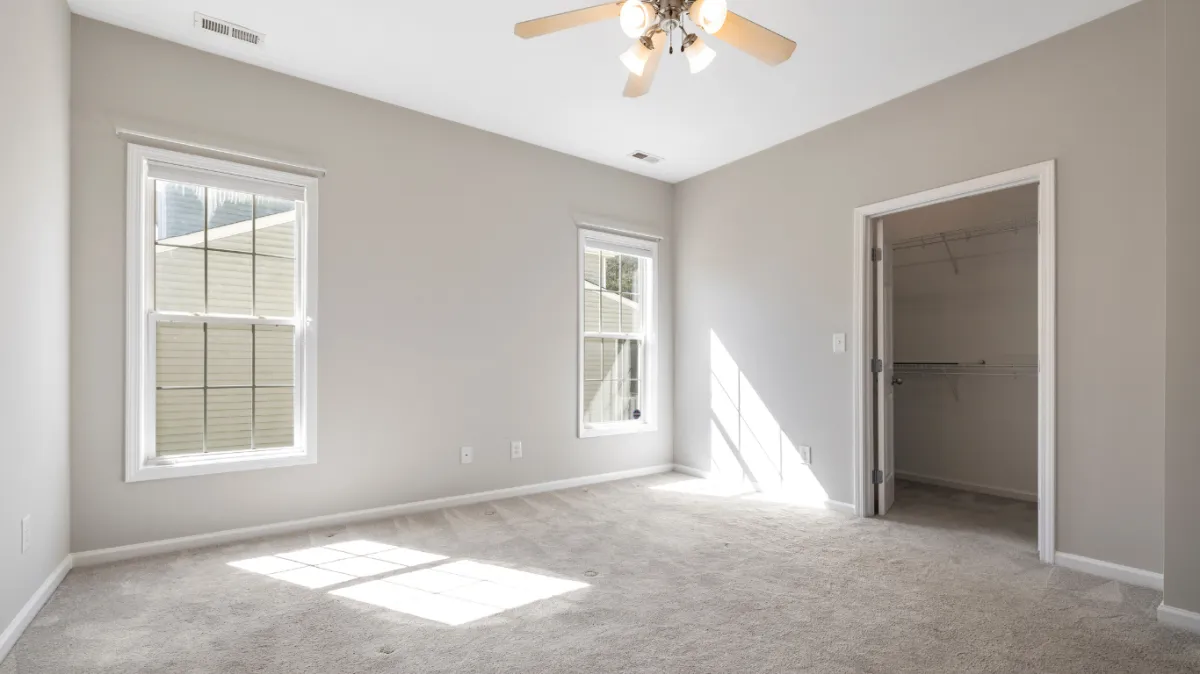 Carpet flooring in apartment