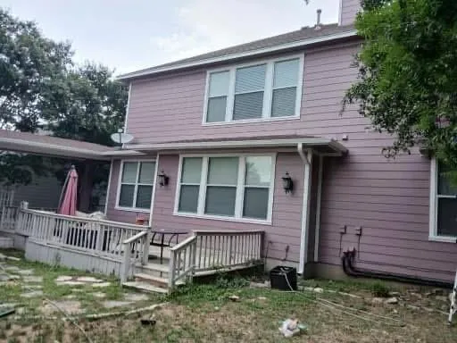 Mellados Painters handling house painting up close in Austin