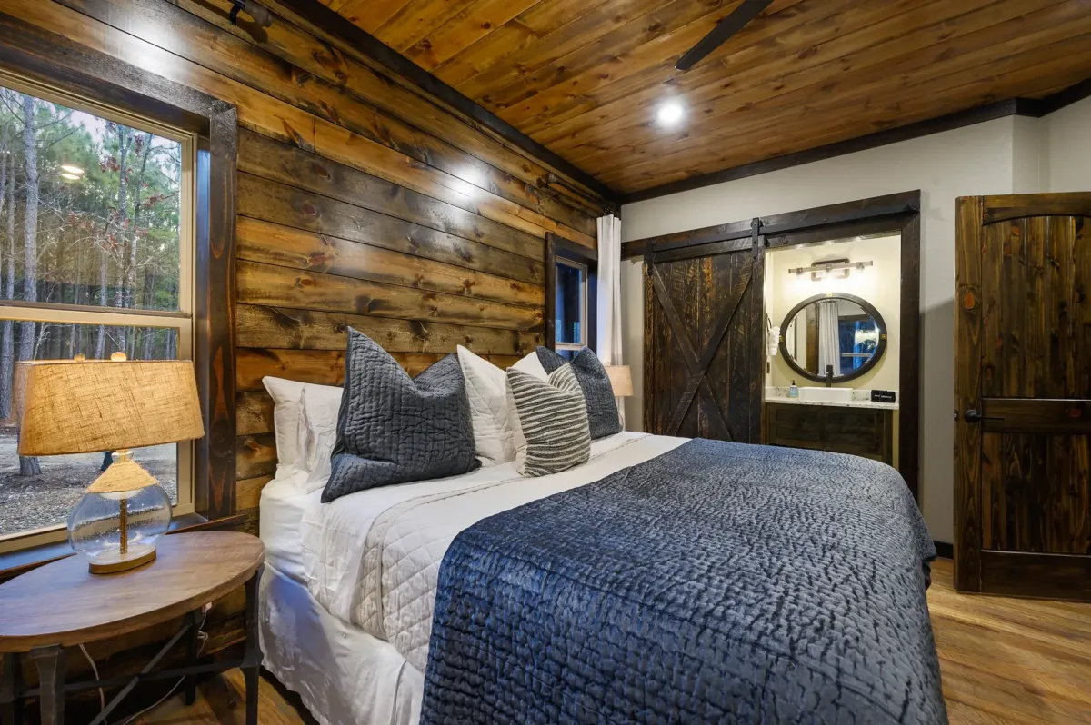 Starry Pines Lodge Bedroom