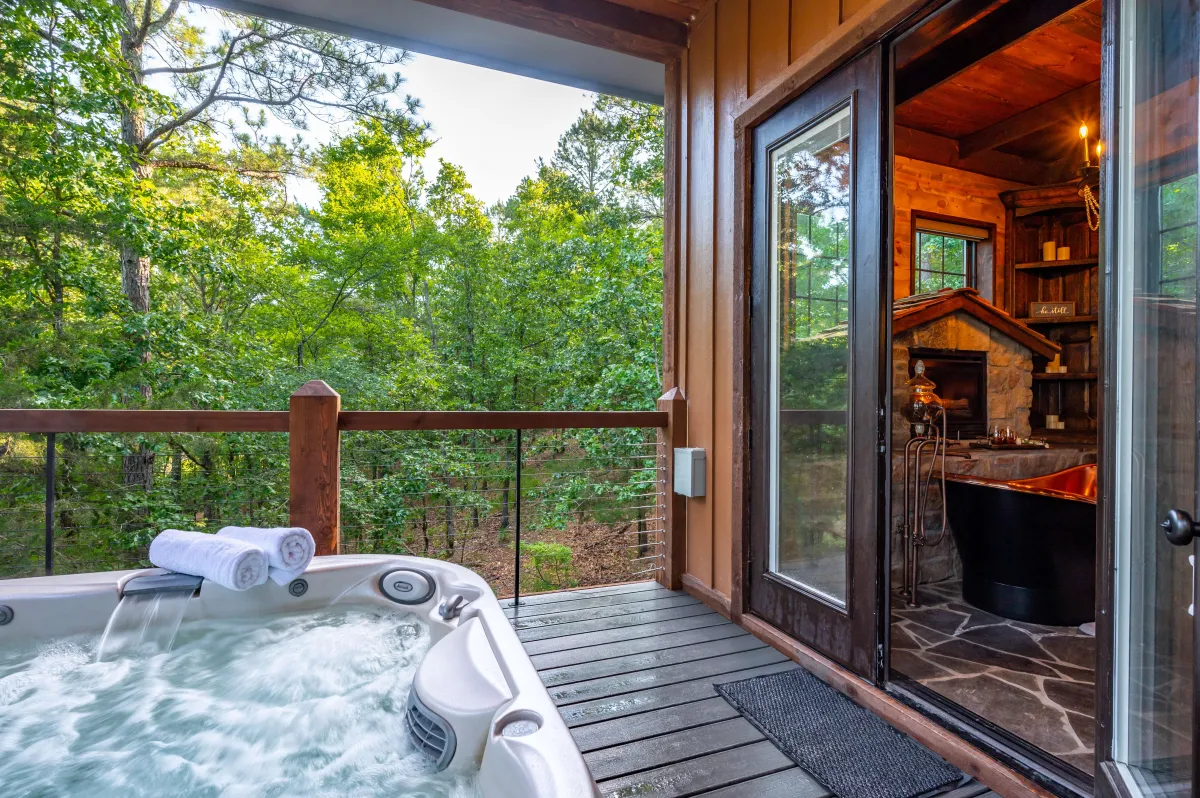 Romantic Pines Hot Tub