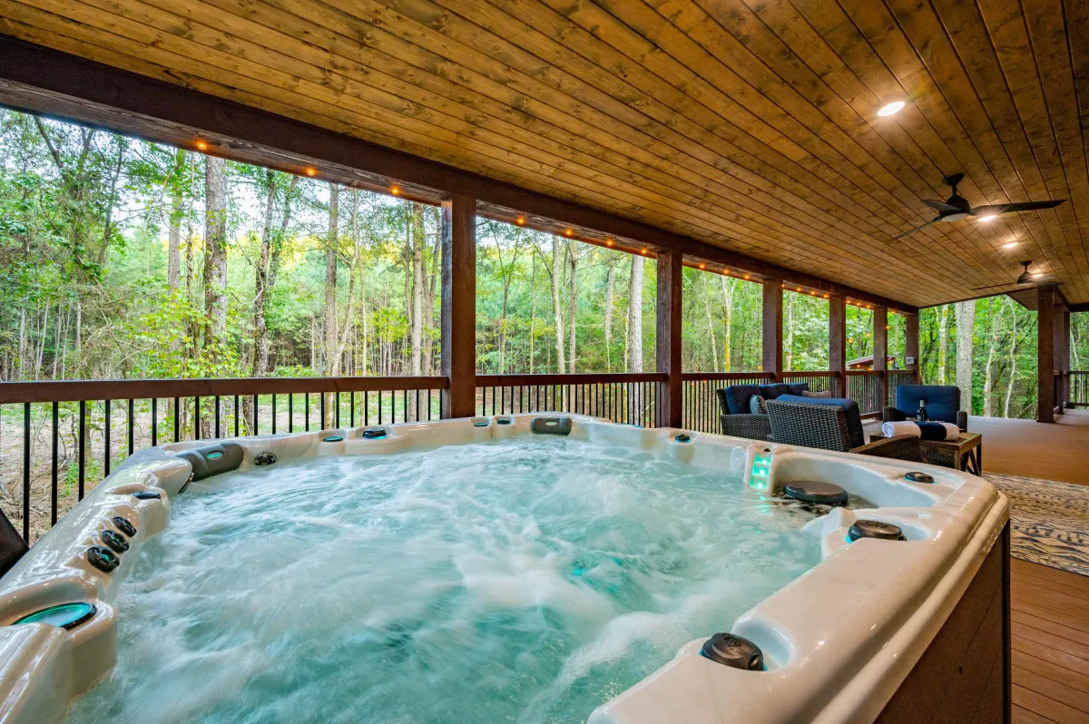 Cotton Creek Lodge Hot Tub