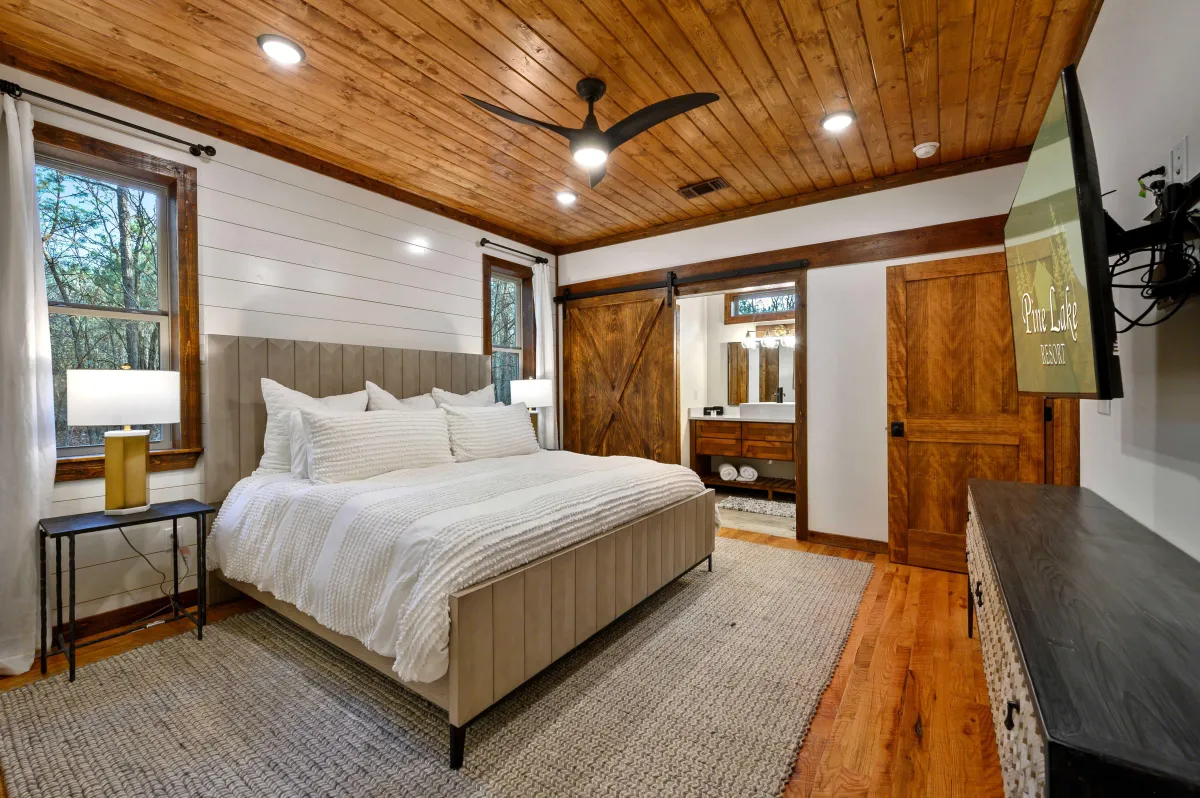 Cotton Creek Lodge Bedroom