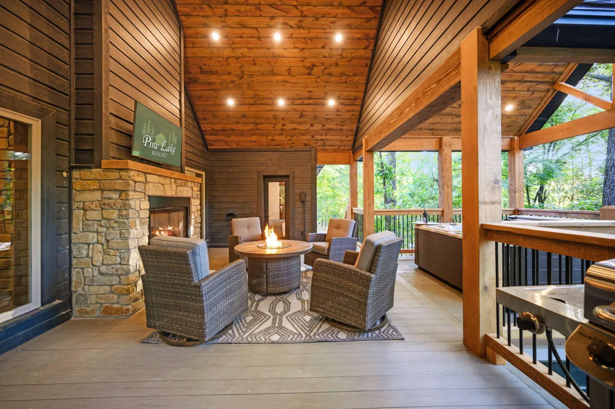 Starry Pines Lodge Outside Deck
