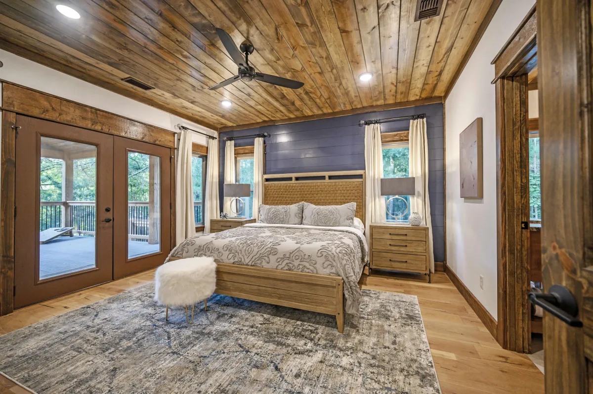 Starry Pines Lodge Bedroom