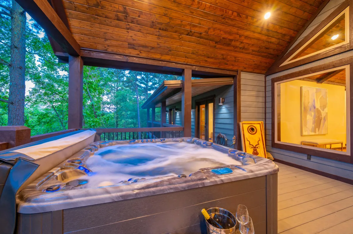 Serengeti Lodge Hot Tub