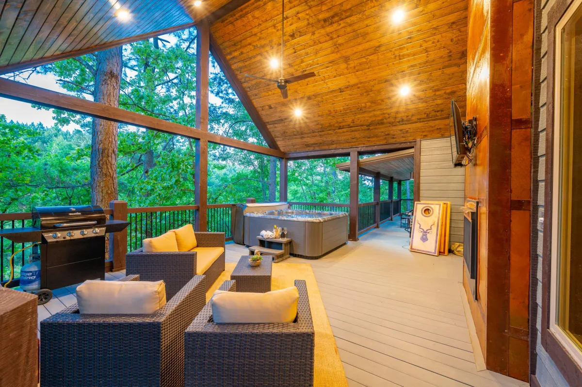 Serengeti Lodge Covered Deck