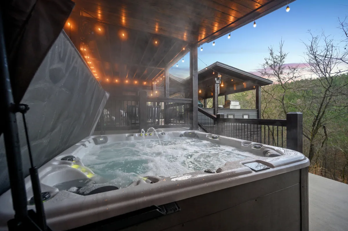 Broken Branch Lodge Hot Tub Outdoor Lounge