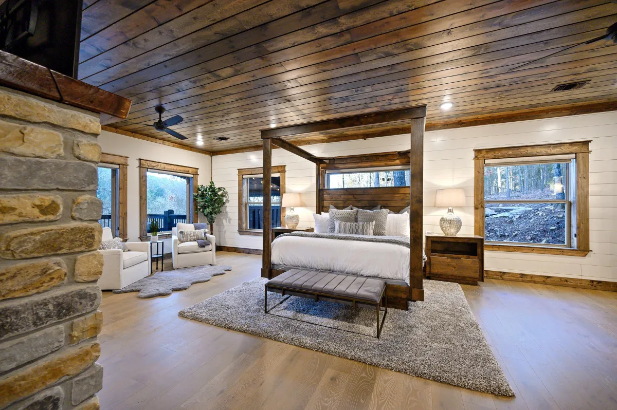 Broken Branch Lodge Bedroom