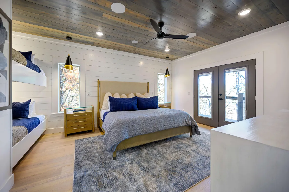 Starry Pines Lodge Loft Space