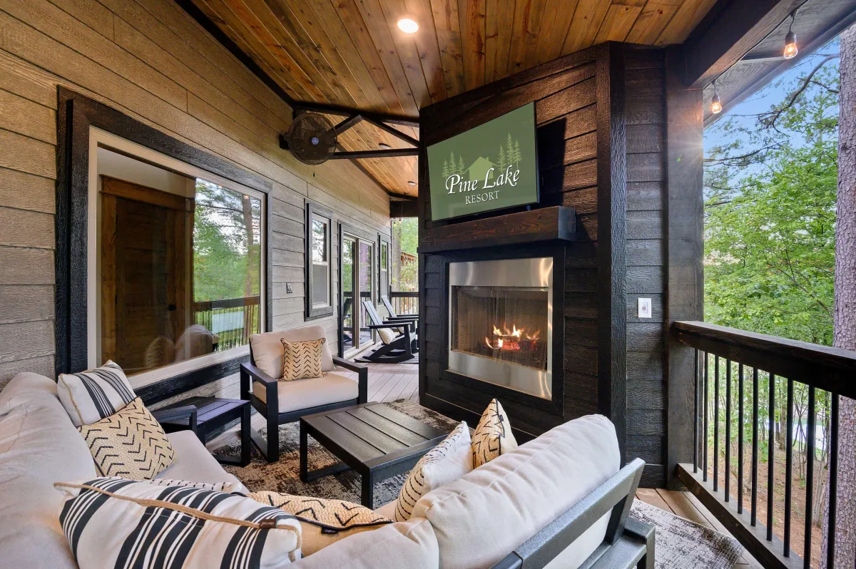 Lakeside Landing Outdoor Deck