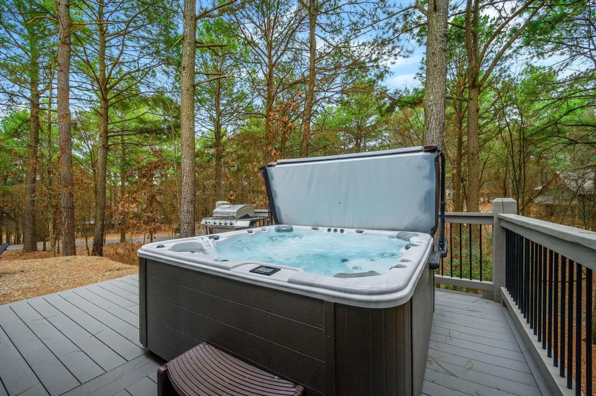 Winterwood Lodge Hot Tub