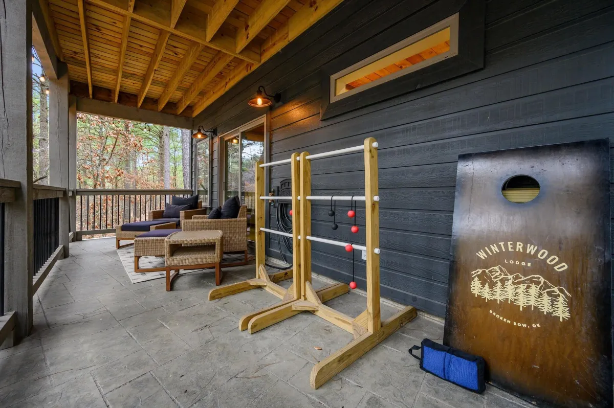 Winterwood Lodge Covered Patio