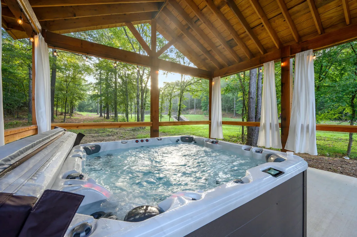 Riverbend Retreat Hot Tub Cabana