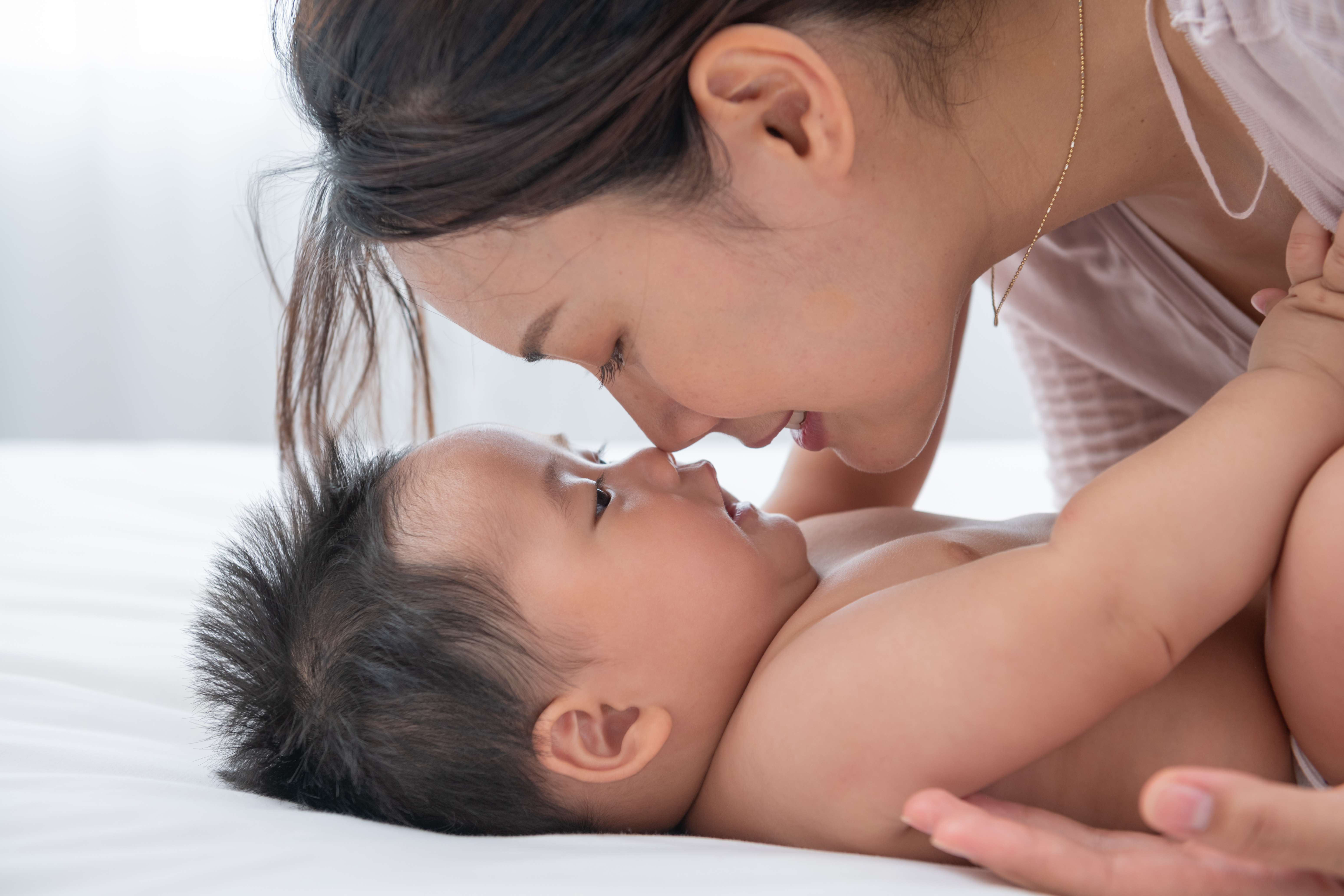 mother and newborn baby sharing a close moment after visiting a fertility acupuncture specialist in cupertino ca.