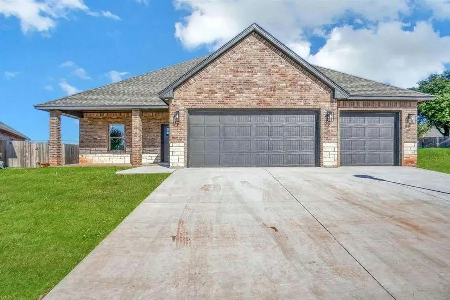 Lawton Concrete builds and installs driveways.