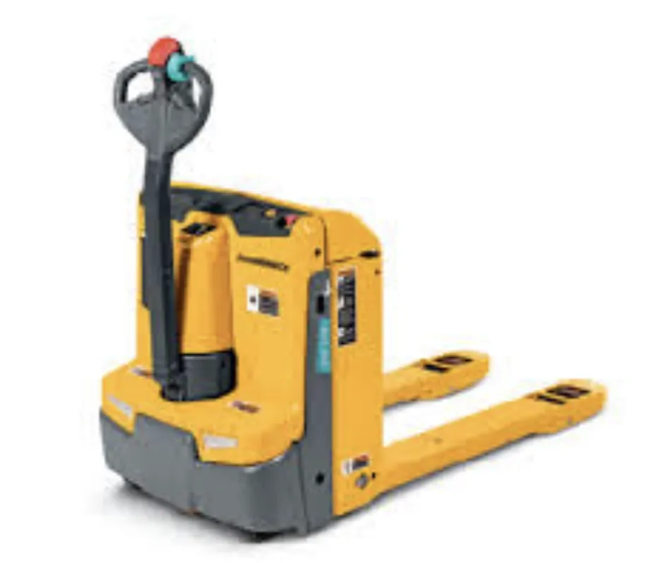 REACH TRUCK