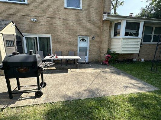 Oak lawn Concrete builds and installs Patio