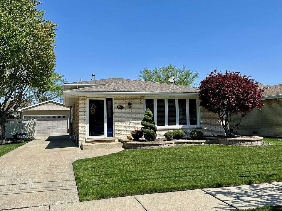 Oak lawn Concrete builds and installs driveway