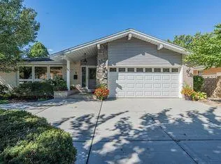 Oak lawn Concrete builds and installs driveway