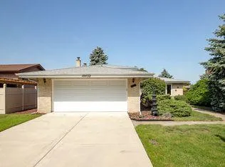 Oak lawn Concrete builds and installs driveway