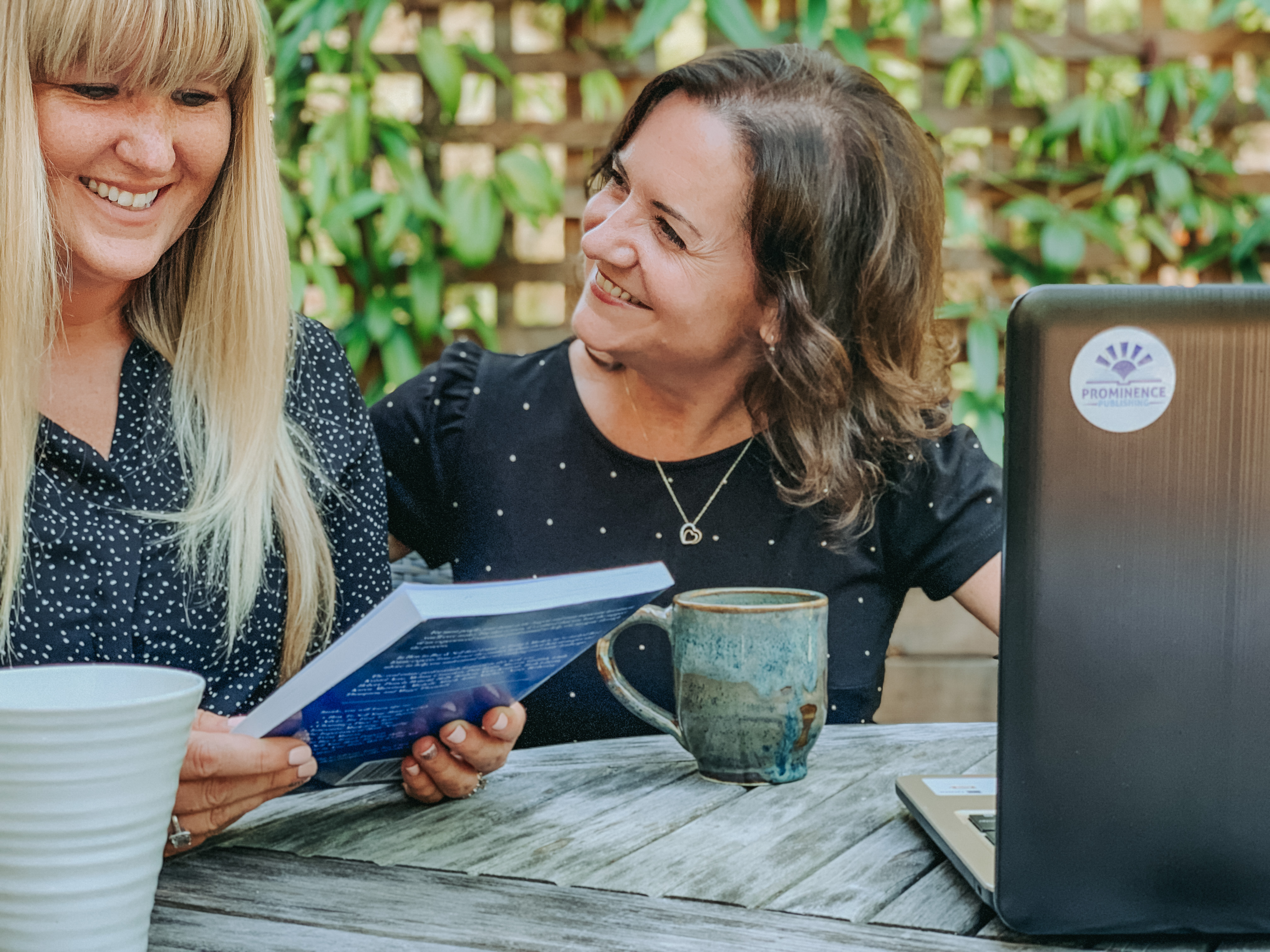 Book coach Suzanne Doyle-Ingram helping someone write their book