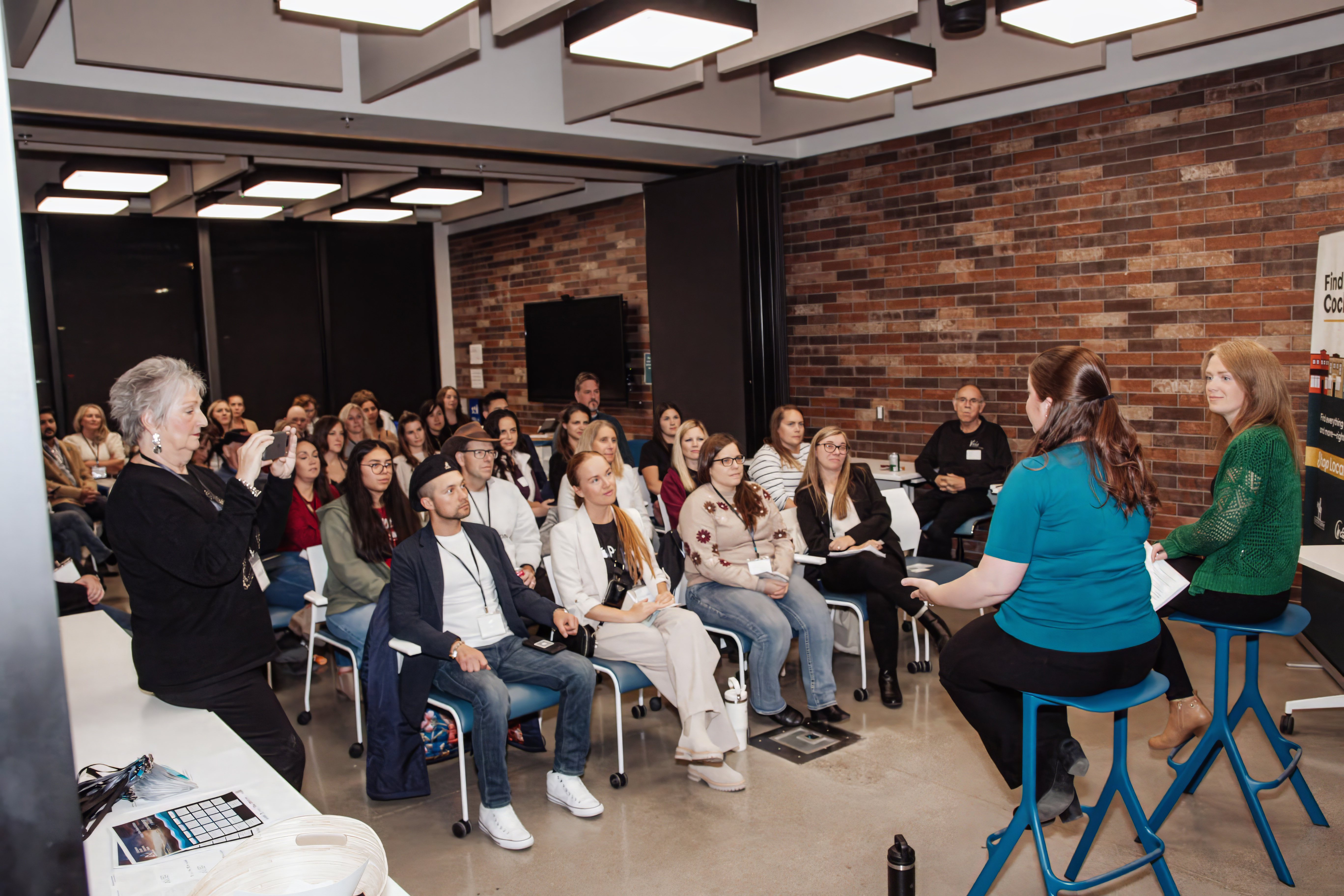 Cerys Thompson keynote speaker for a business event