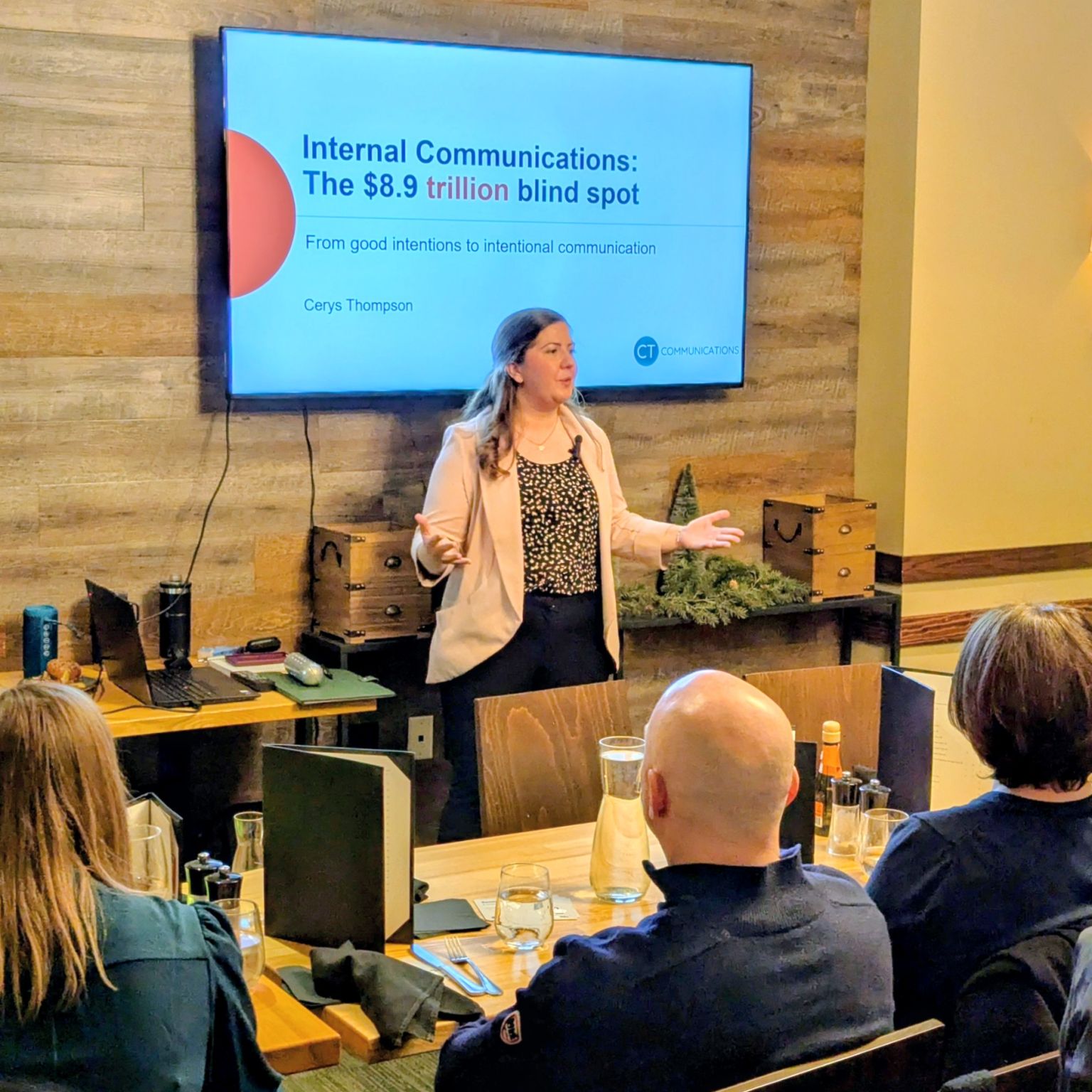 Cerys Thompson leading a Resonate with People workshop for communication professionals