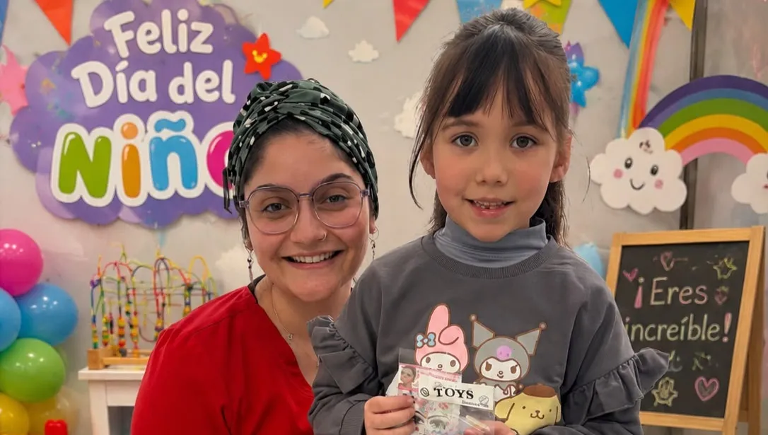 doctora con paciente en dia del niño | Dental fenix