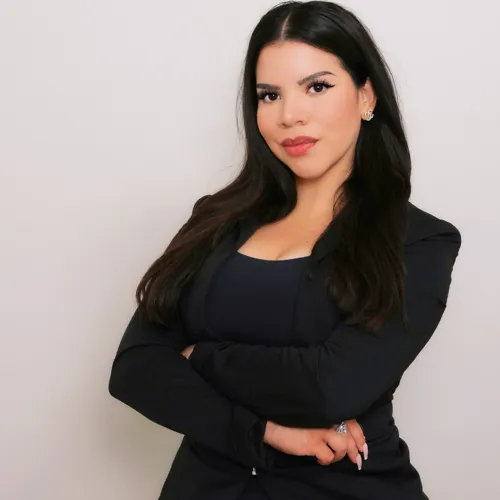 Ginna DeLaPena headshot - REALTOR