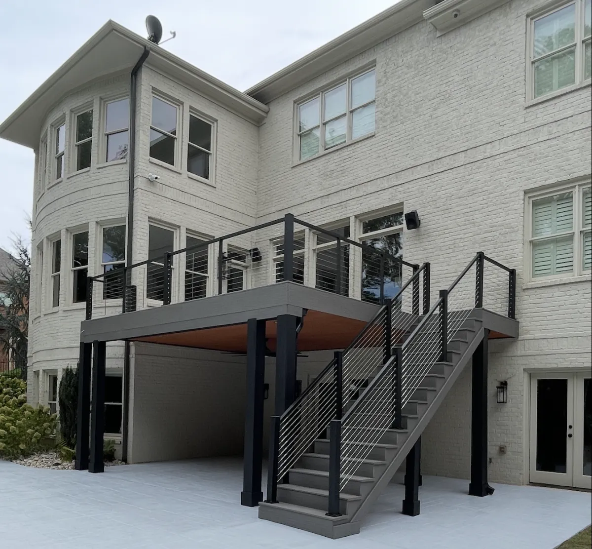 Custom Decks Designed for Relaxation & Entertainment