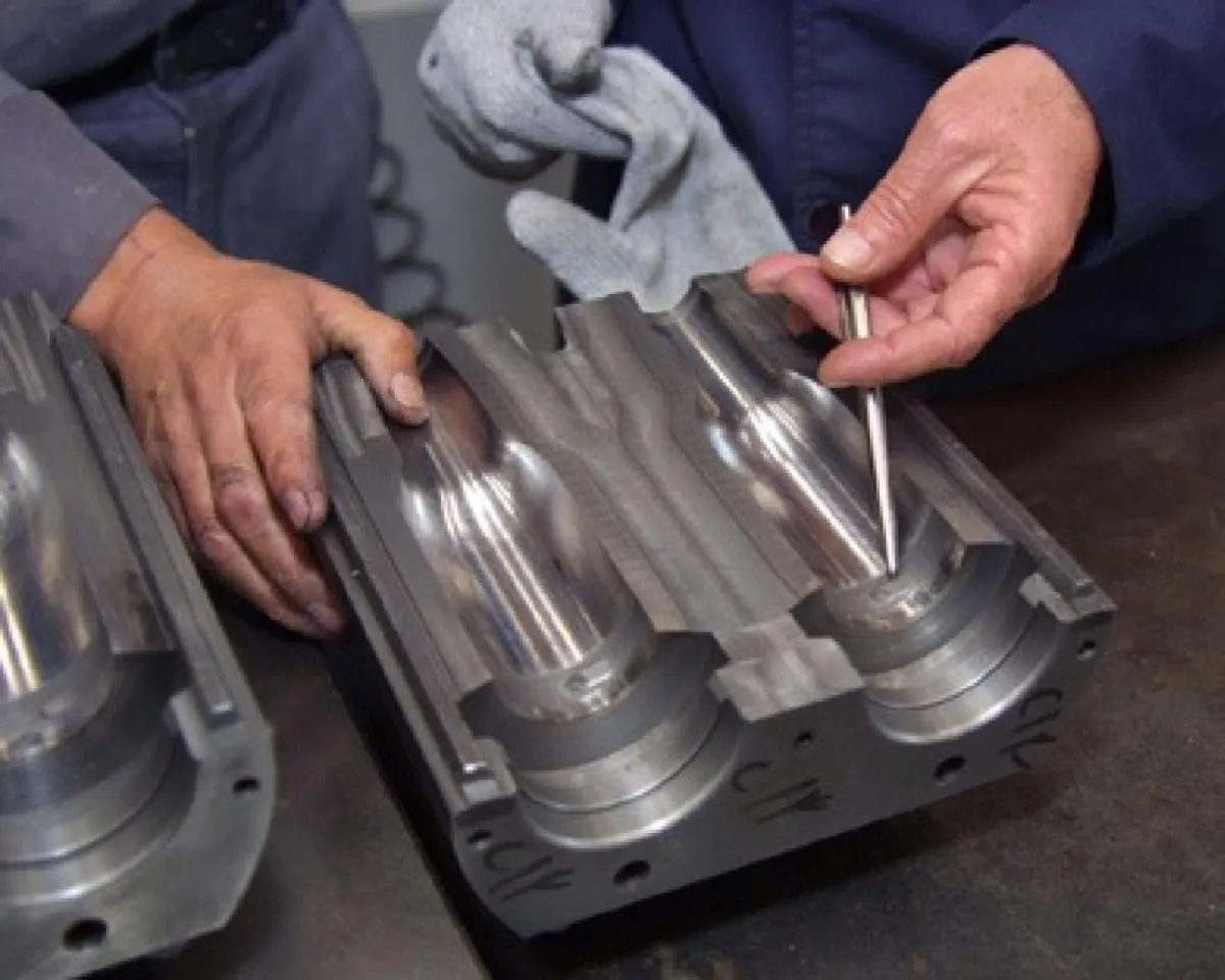 Fabricacion de molde de botella pet