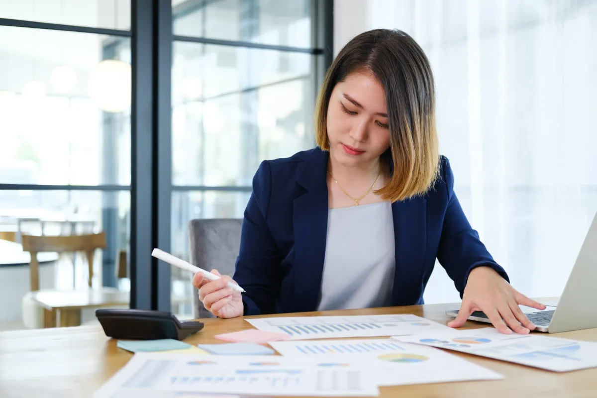 Comptable analysant des états financiers — service Comptabilité d’entreprise