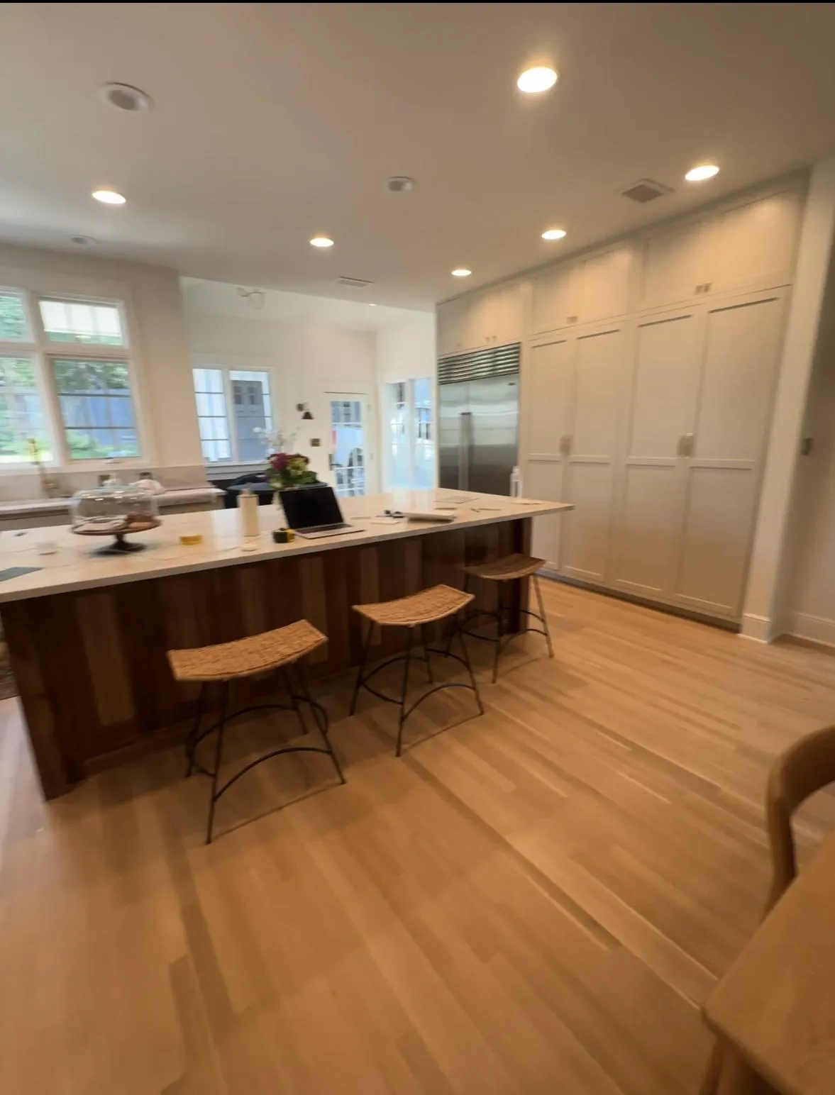 Cocinas personalizadas de madera y diseño moderno