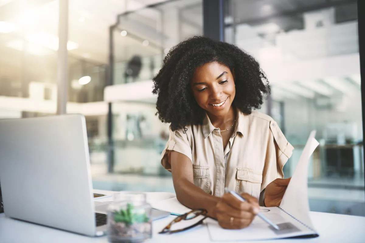 a business analyst doing her work 