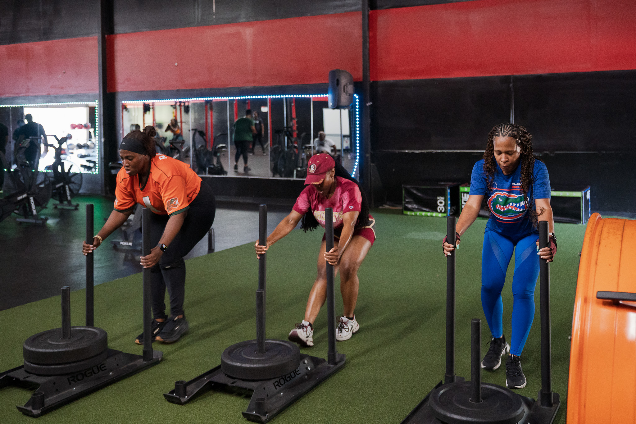 two person inside gym exercising