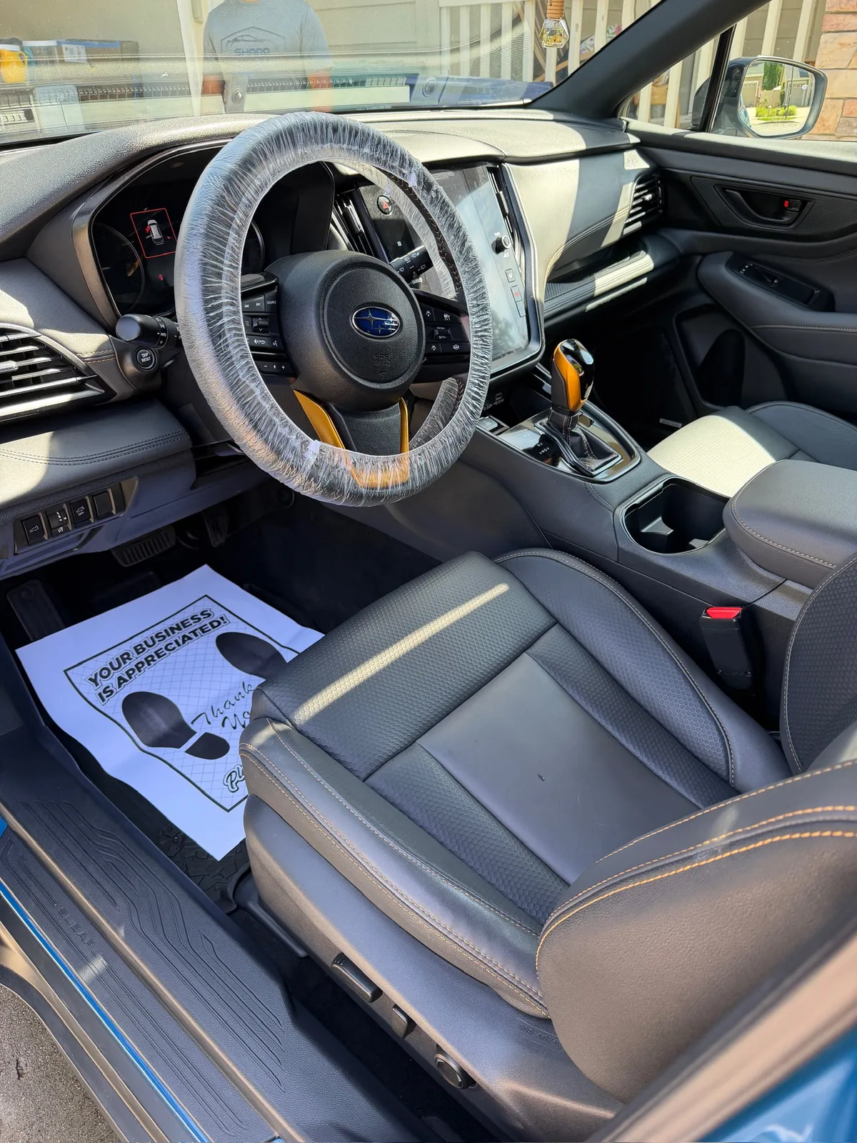 How Do Detailers Remove Bad Odors From a Car