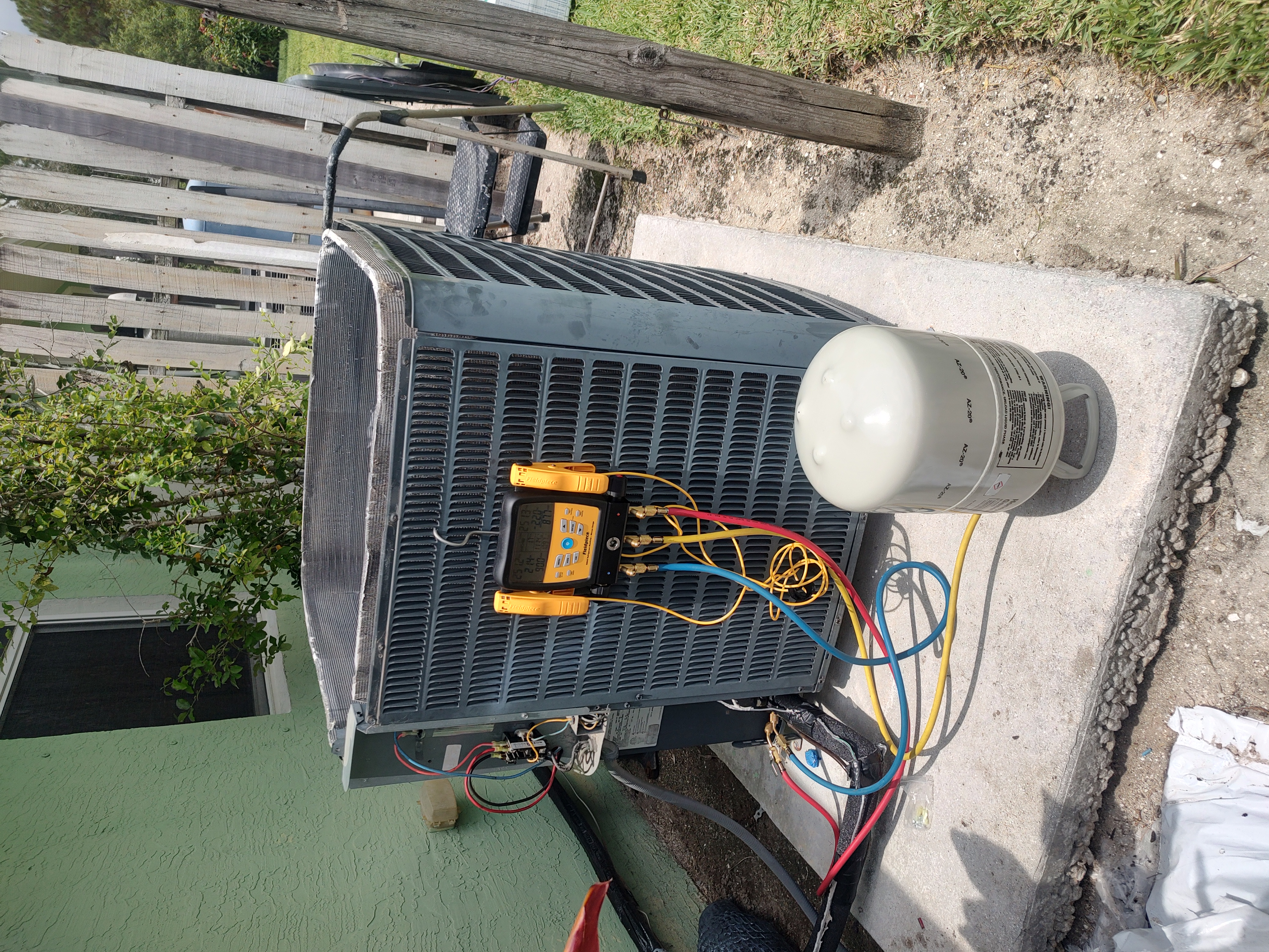 If you find yourself in this predicament, understanding the common causes can help you determine the next steps and whether it's time to call a professional for AC repair 🔧.