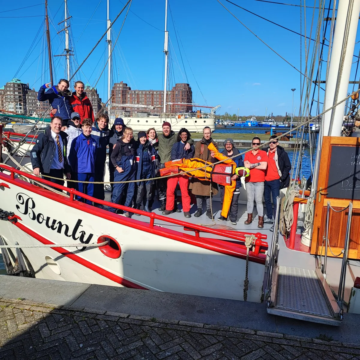 Groepsfoto veiligheids cursus zeilvaart - binnenvaart.