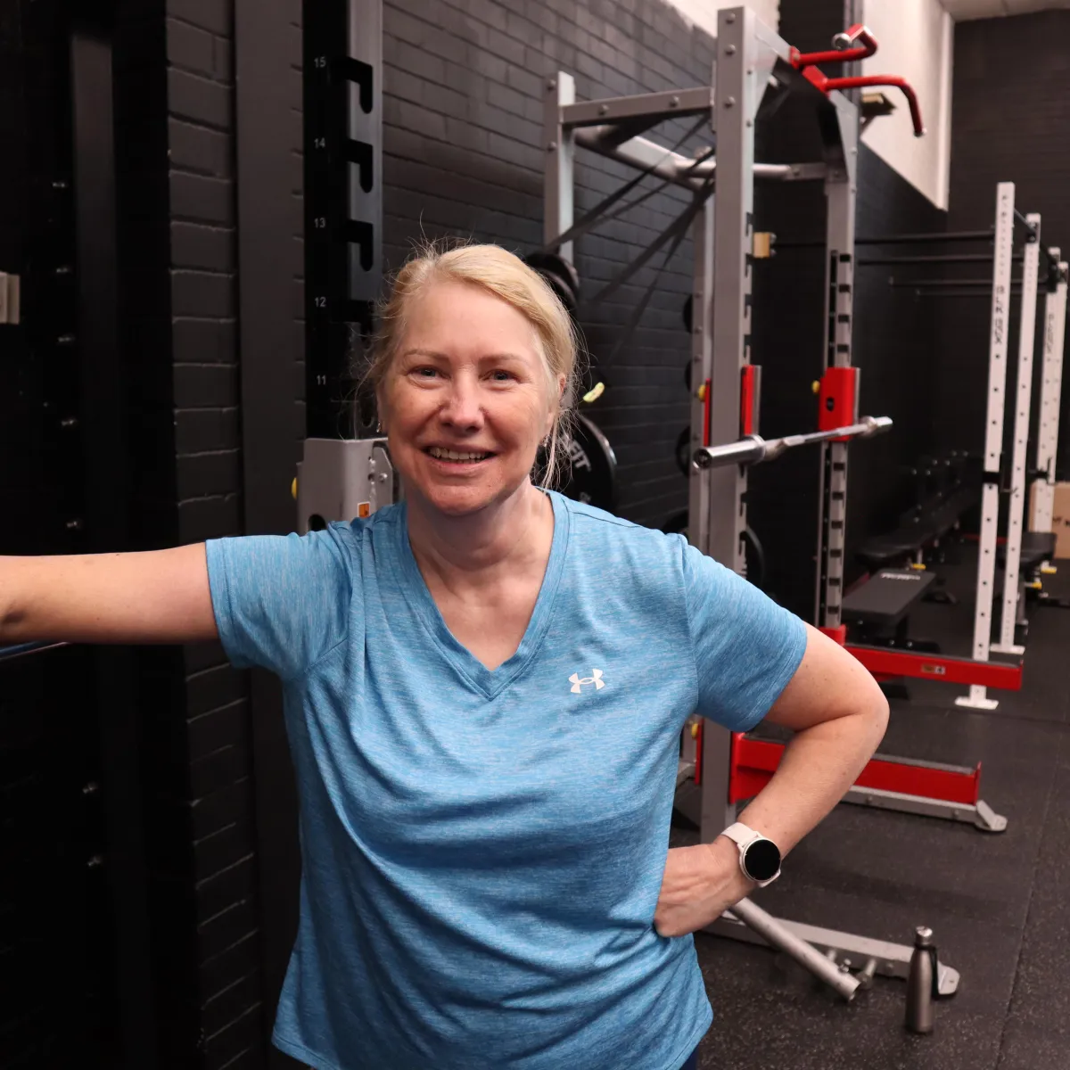 woman doing weight lifting