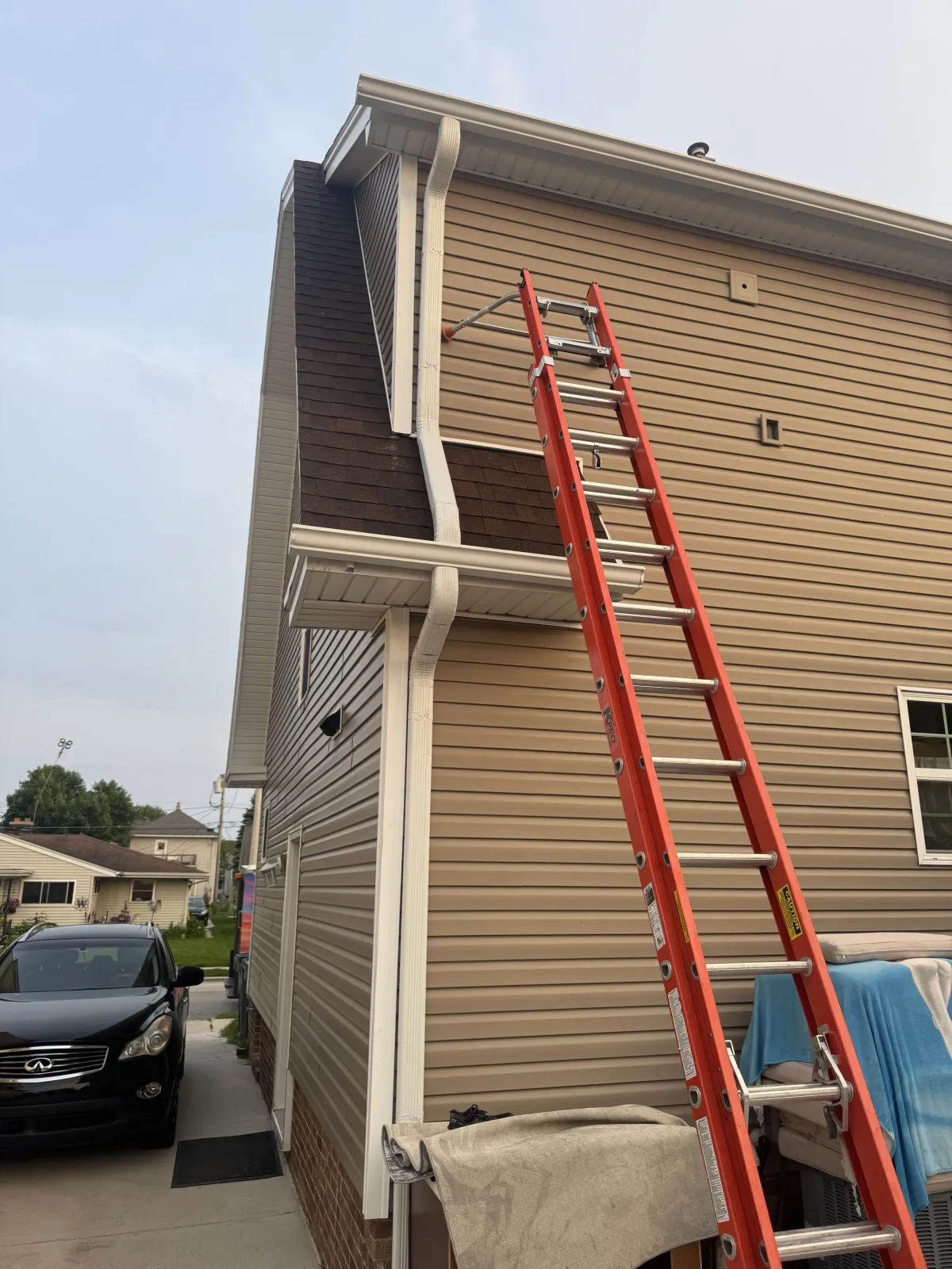 {{ custom_values.service_1 }} in {{custom_values.biz_area_1})