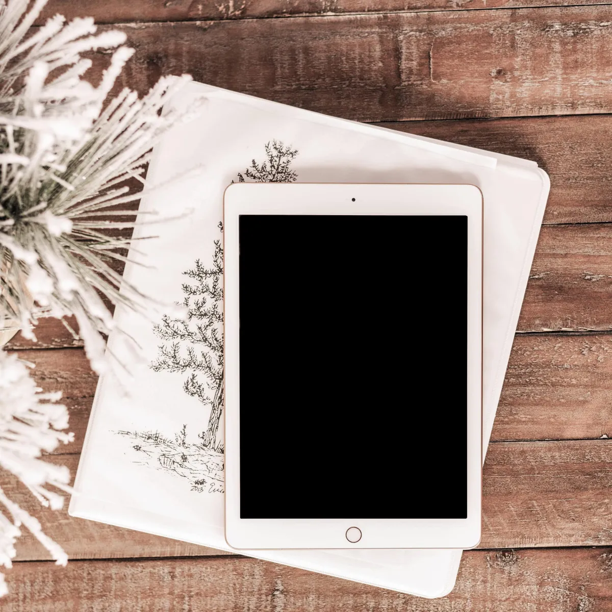 Discover Call wood desk tablet white flowers