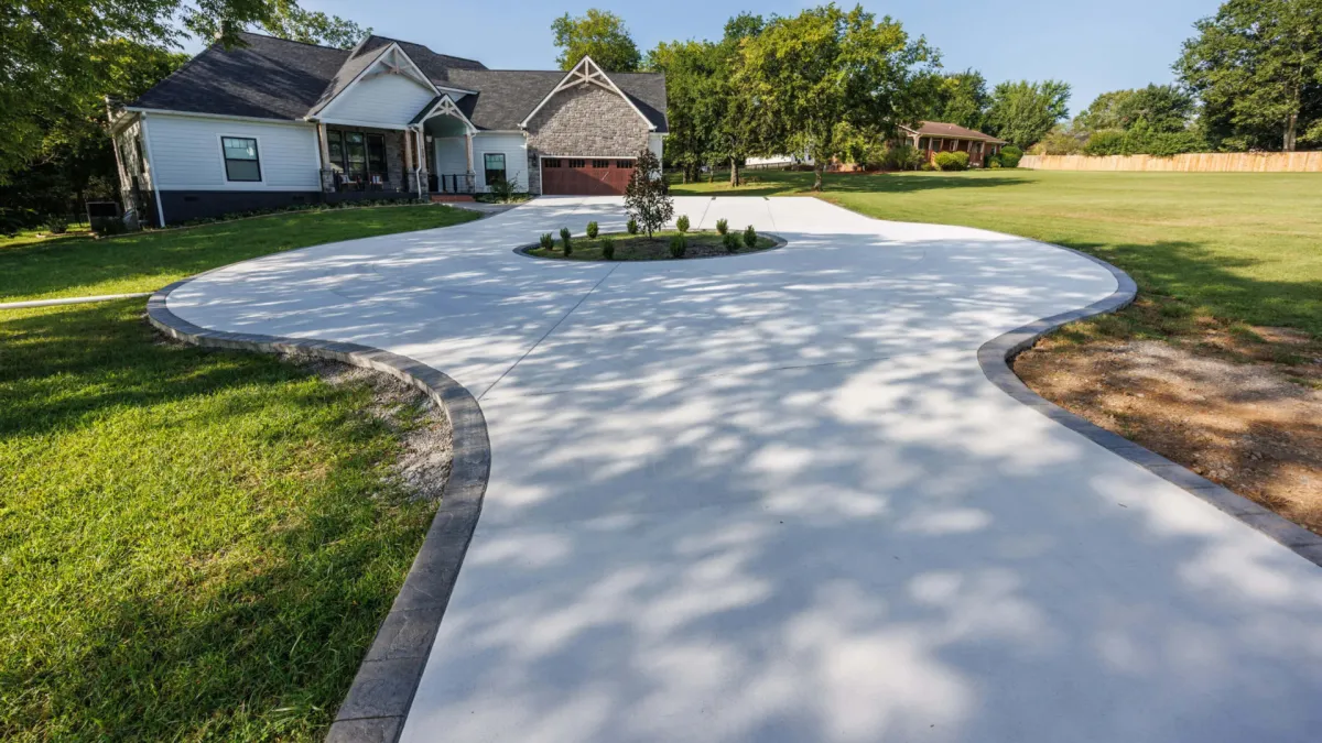 Jacksonville Concrete builds and installs driveways.