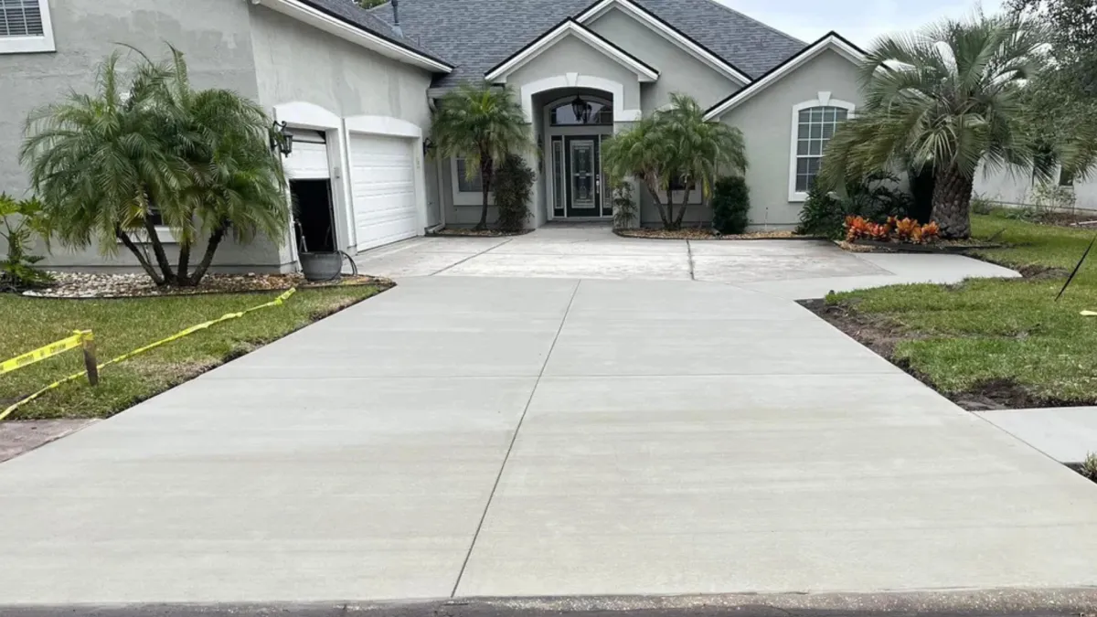 Jacksonville Concrete builds and installs driveways